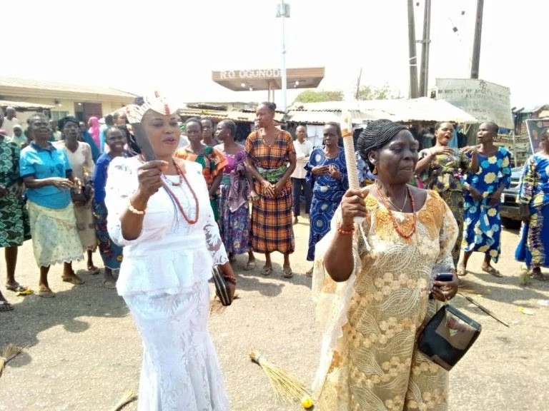 Women protest half-naked over Insecurity In ondo
