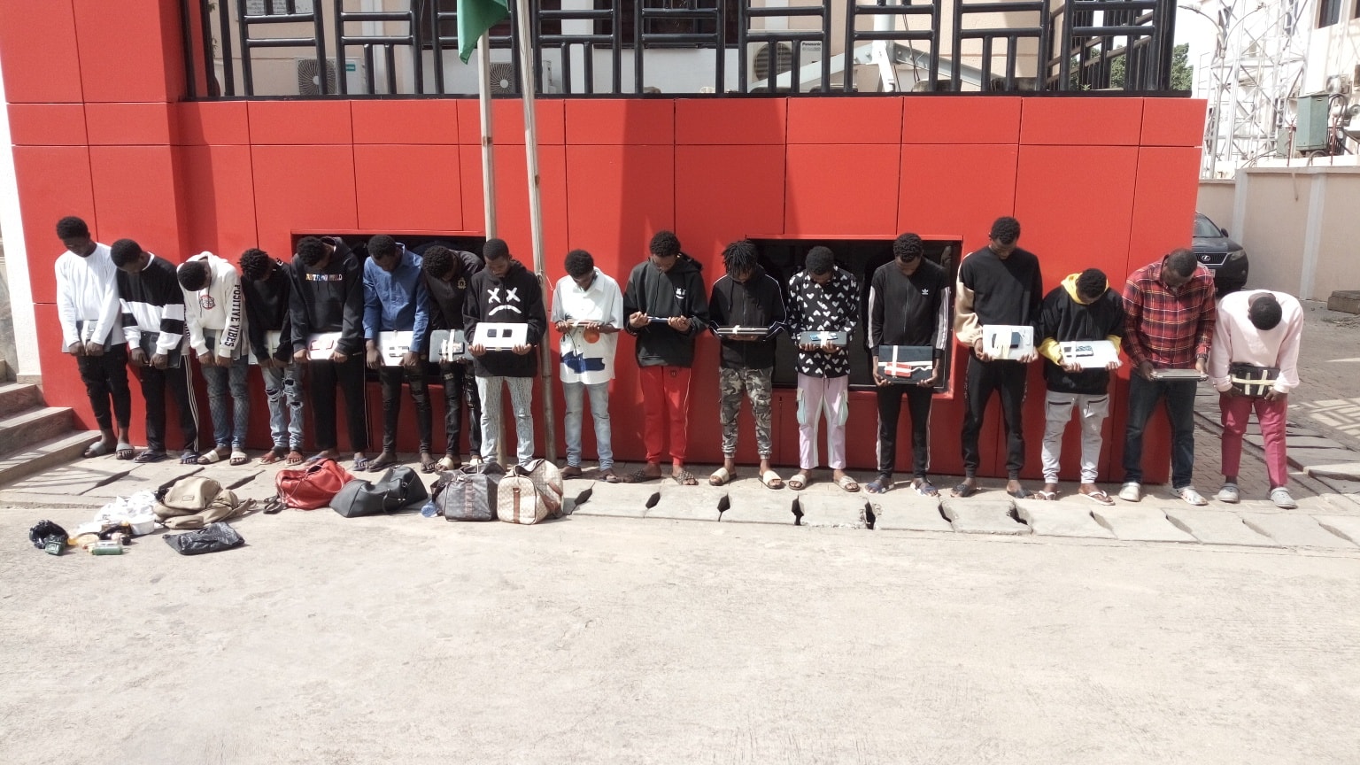 Man Who Runs Yahoo Academy Arrested With 16 ‘Trainees’ In Abuja
