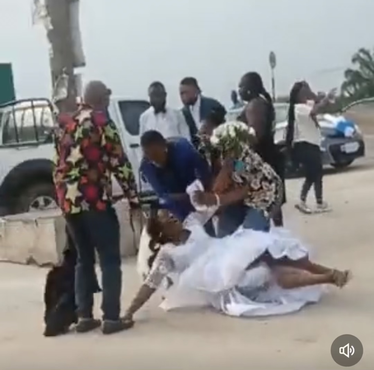 Groom calls off wedding after bride meets ex-boyfriend for sex before ceremony