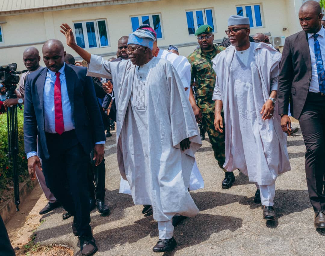 Tinubu visits Olowo palace, Eulogies Akeredolu