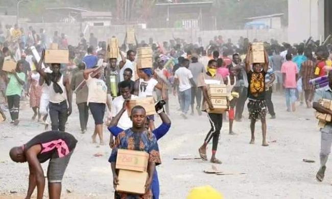 JUST IN: Hoodlums break into Abuja warehouse, carts away food Items