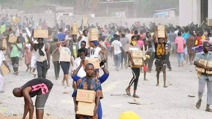 15 Arrested For Looting Warehouse In Abuja