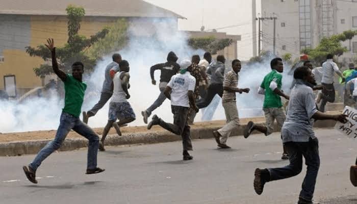 Mob overpower police, kill man over blasphemy
