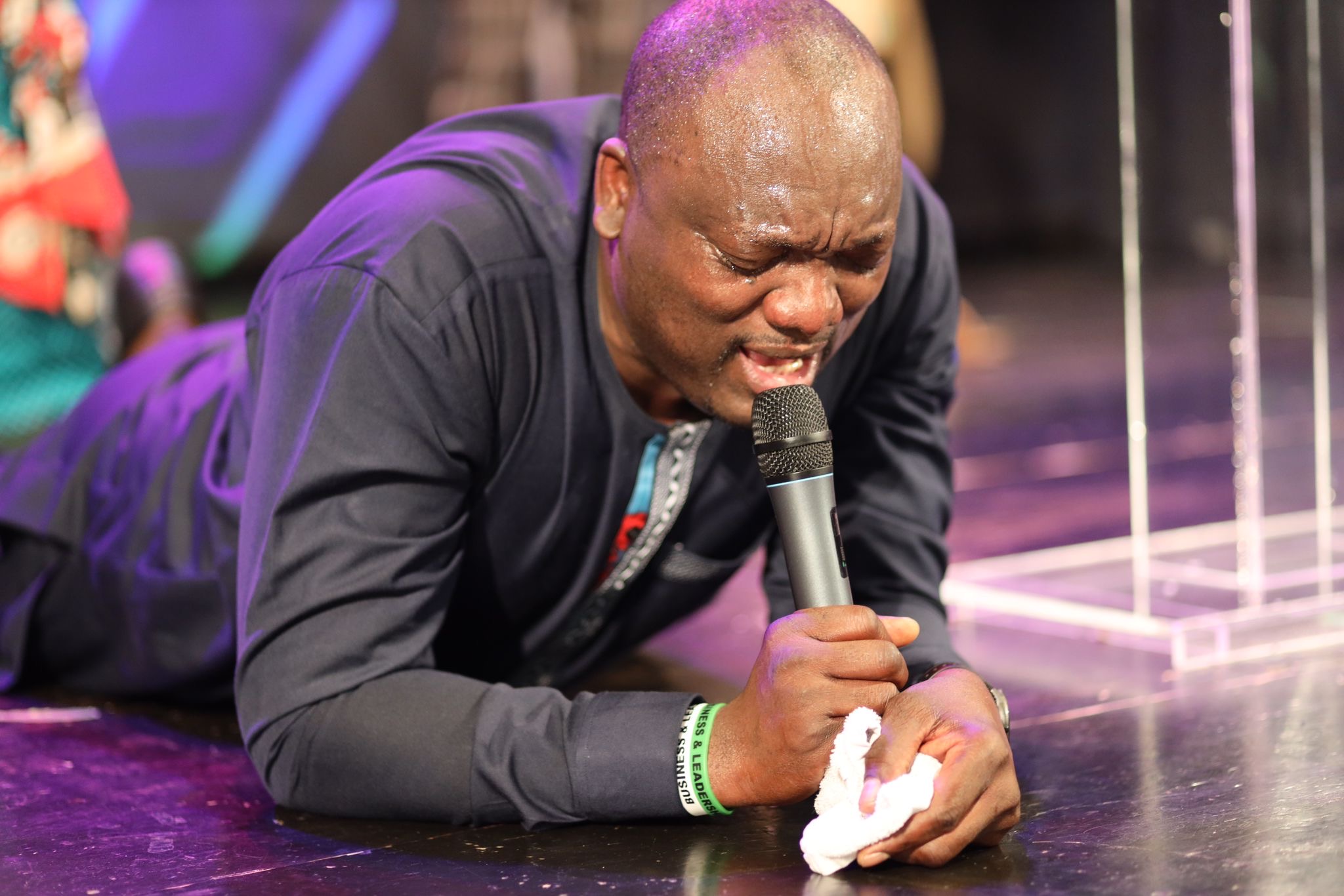 RCCG pastor flaunts dancing abilities, steals the show during Thanksgiving service