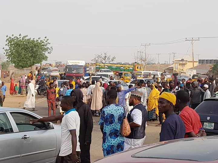JUST IN: EFCC beefs up security at Lagos office over planned protest