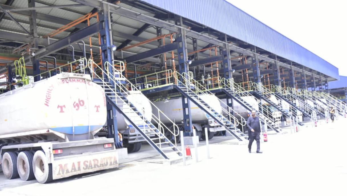 Dangote Refinery sells Petrol To NNPCL In Dollars as both parties disagree over pricing