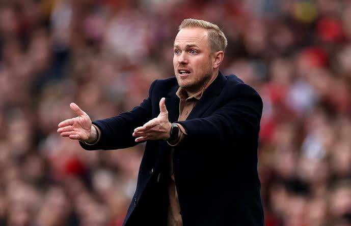 Arsenal Manager Resigns After Poor Start