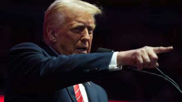 Trump Threatens 25% Tariffs on Canada and Mexico Starting February 1