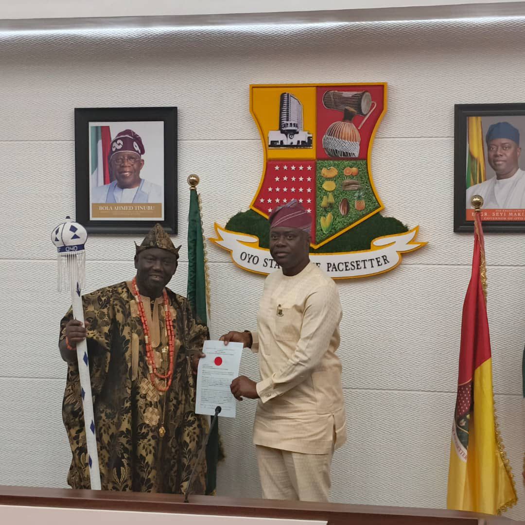 Makinde Presents Staff of Office to New Alaafin of Oyo